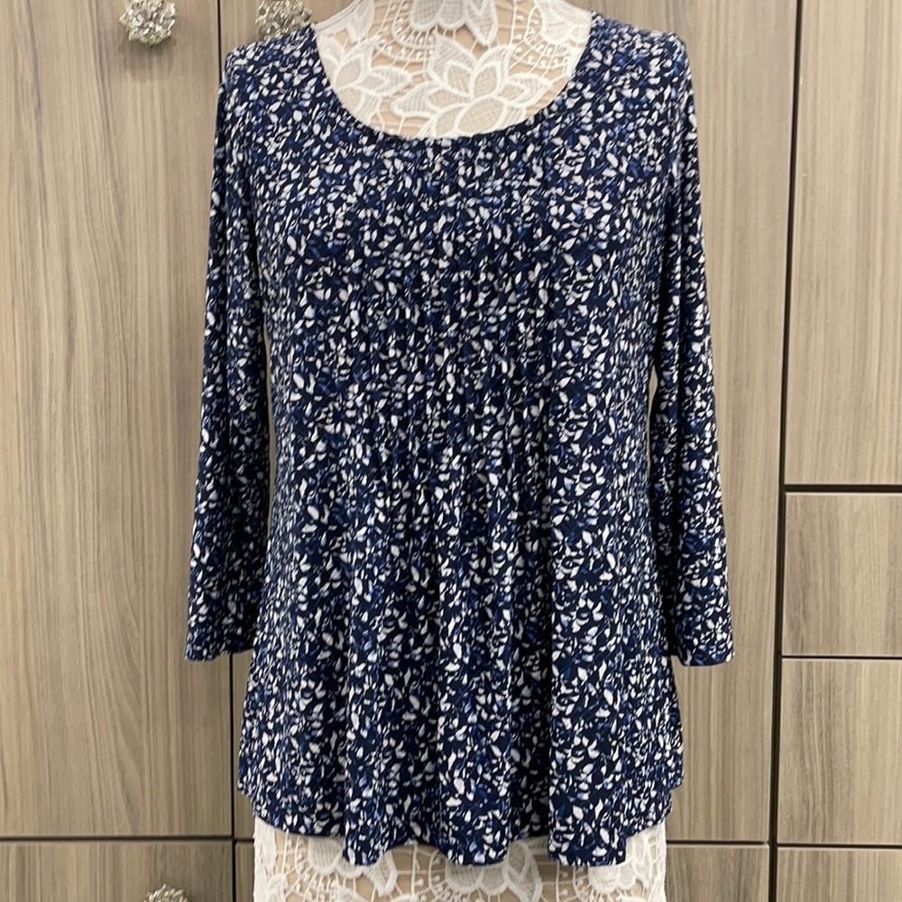 Croft and barrow top blue and white